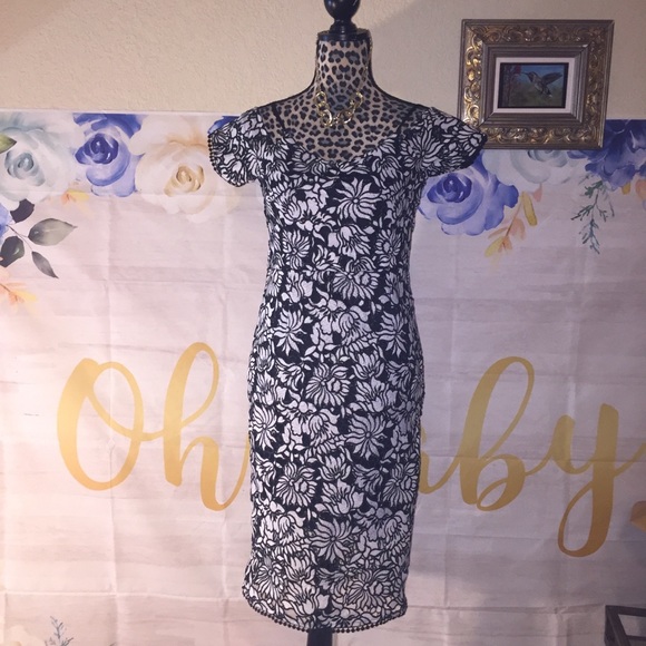 NWT Romeo + Juliet Couture cold shoulder dress - Picture 5 of 16